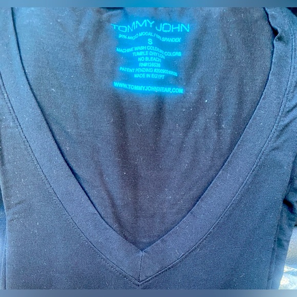 Lots of 3 Tommy John Second Skin Black Sz S Deep V-Neck Shirt. New without tags - Picture 1 of 4